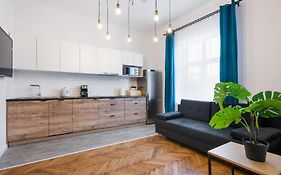 Fancy Apartments With Lift And A/C